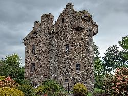 Claypotts Castle
